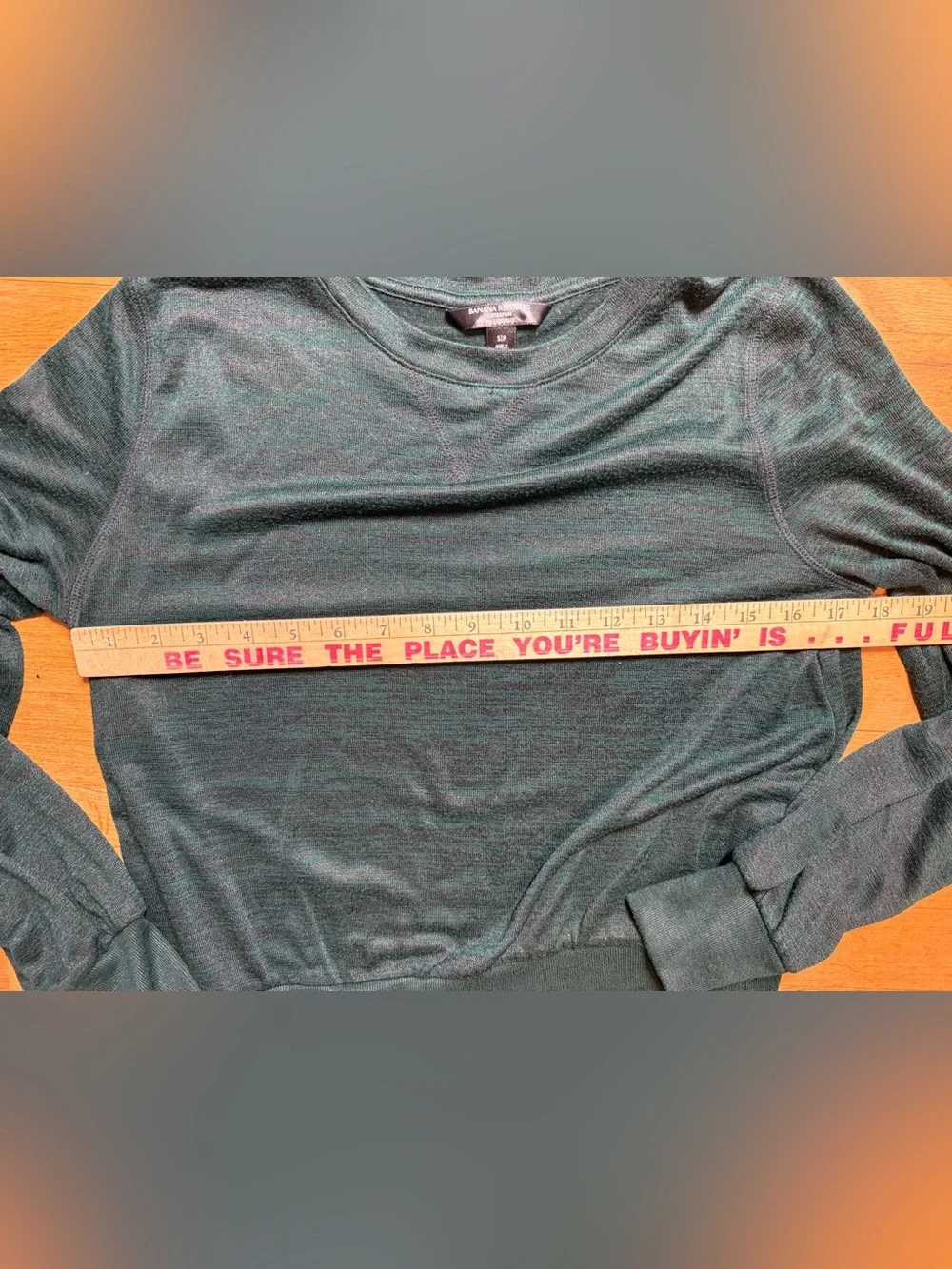 Banana Republic Green Heather Long Sleeve crew neck